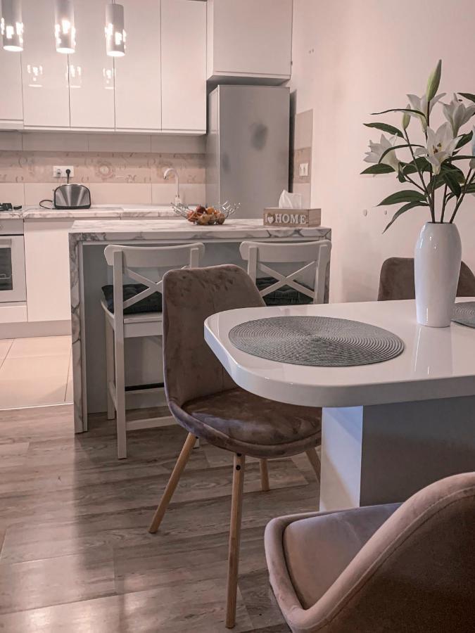 Apartment 2 Rooms Luxury Bükreş Dış mekan fotoğraf